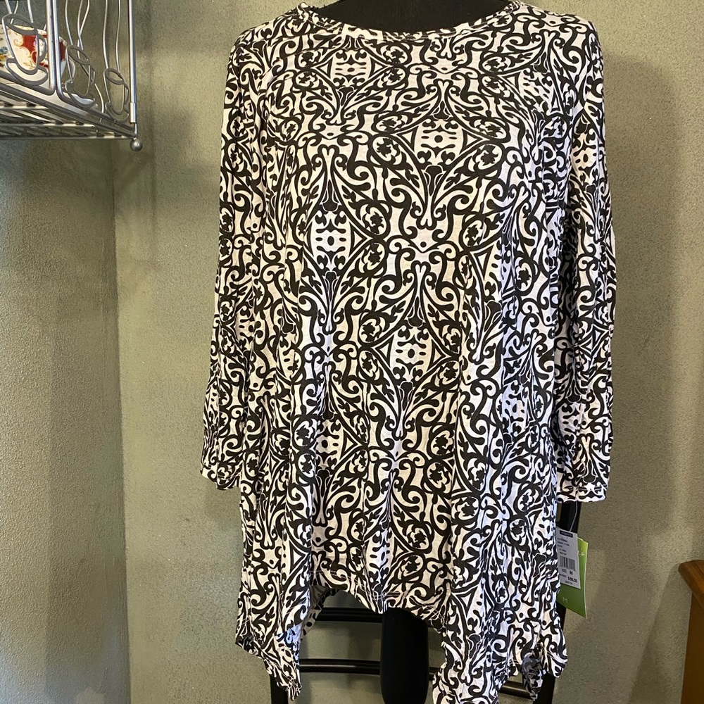 Anthony’s Black/white print Top